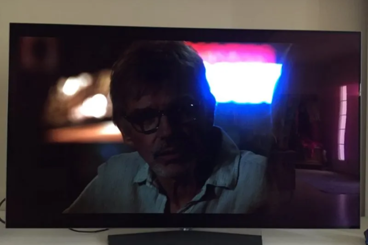 Tivi sáng tối không đều hình 2