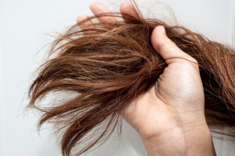 Tóc bị chẻ ngọn có nên cắt 4