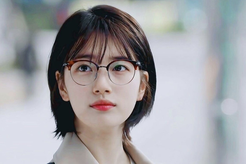 Tóc ngắn thẳng, mái ngang