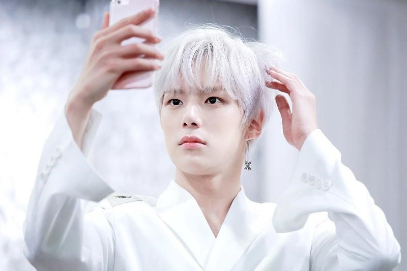 tóc màu bạch kim nam 1
