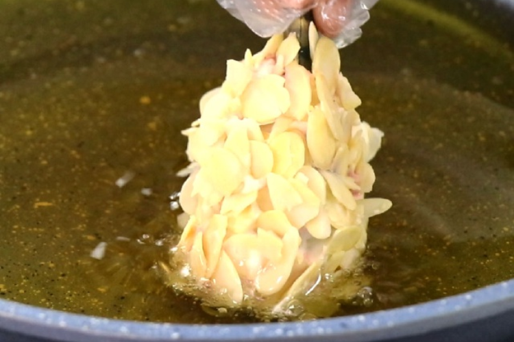 Tôm chiên hạnh nhân hình 6
