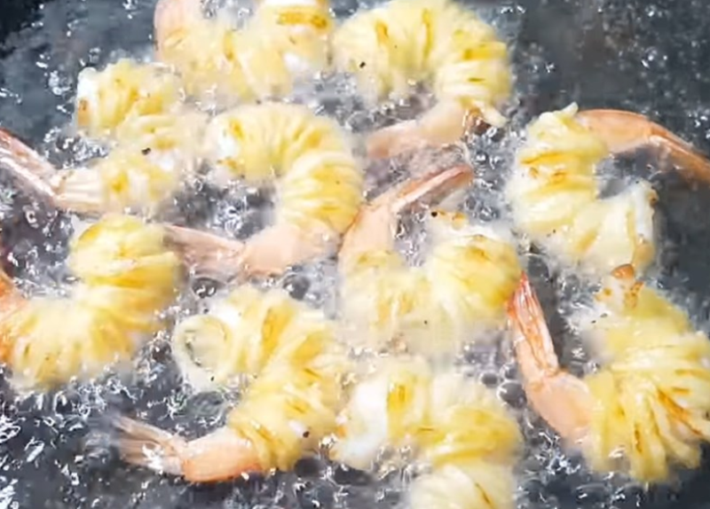 cách làm tôm cuộn khoai tây - hình 8