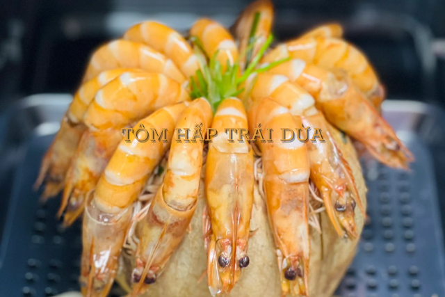 Tôm hấp trái dừa – Món ngon dân dã hòa quyện vị ngọt tôm và hương dừa béo ngậy khó cưỡng