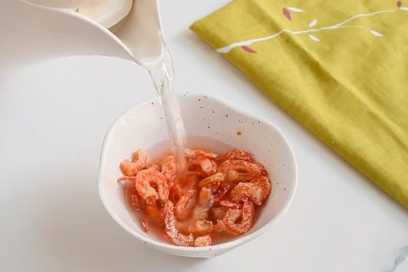 Hướng dẫn cách làm tôm khô rang muối (hình 3)
