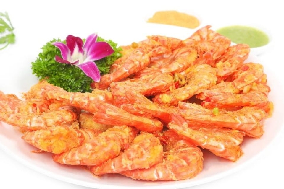 Tôm rang muối Hồng Kông giòn rụm đậm vị - bí quyết chế biến chuẩn nhà hàng sang trọng