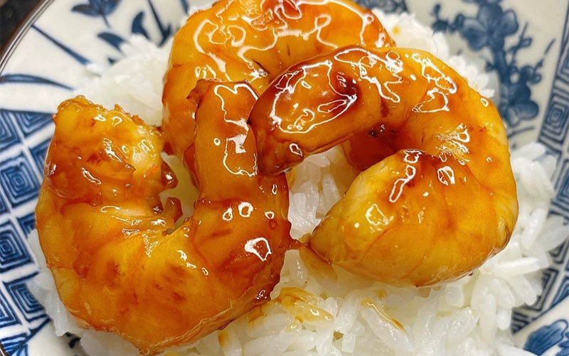 Tôm rim mật ong hao cơm tại nhà