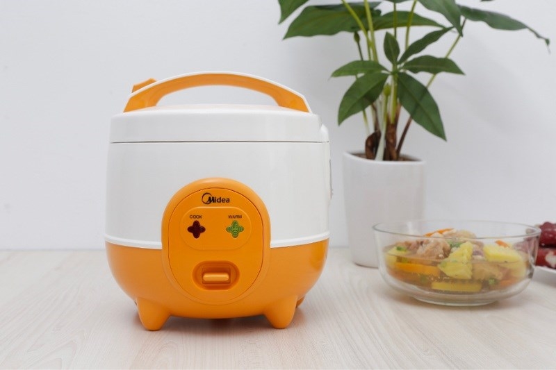 noi com dien mau cam midea