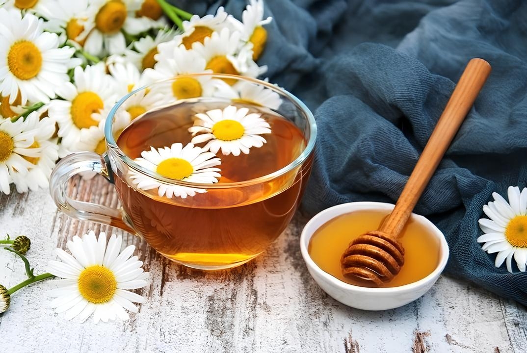 Trà hoa cúc mật ong​: 9 tác dụng "thần kỳ" và bí quyết pha trà ngon