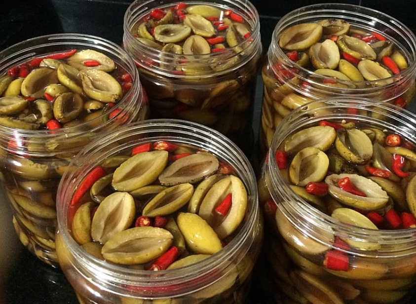 Hướng dẫn cách làm trám ngâm mắm chua chua ngọt ngọt lạ miệng, đổi gió cho gia đình