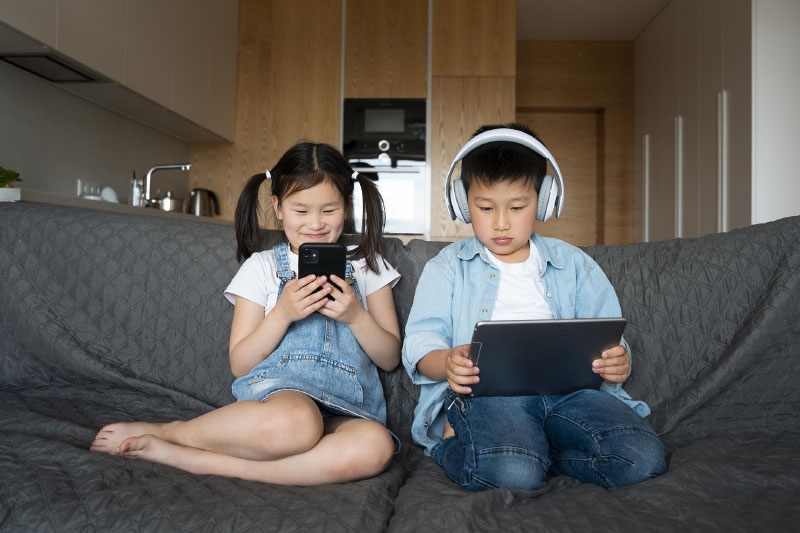 Trẻ con nên nhìn màn hình giải trí bao lâu - hình 4
