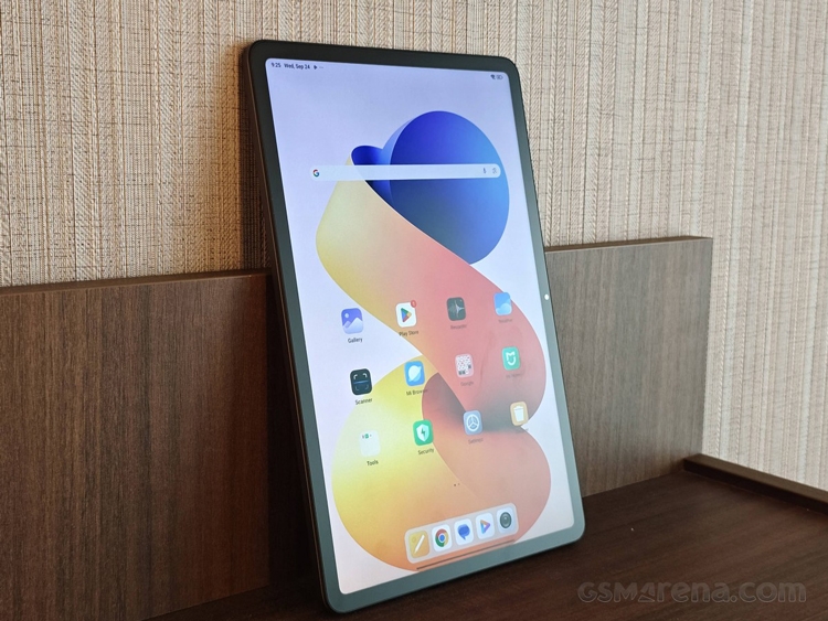 Trên tay Redmi Pad 2 Pro: Giá mềm, màn hình mờ chống chói - hình 2