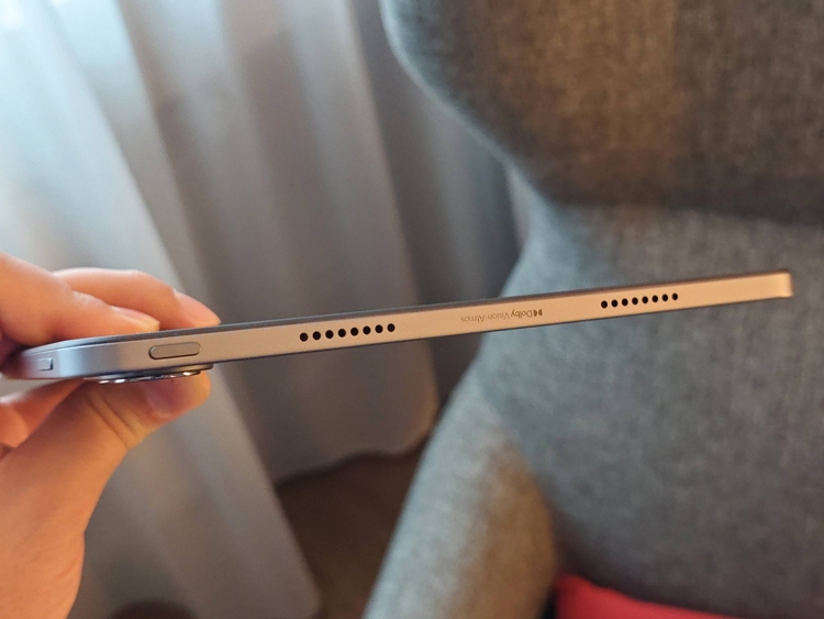 Trên tay Redmi Pad 2 Pro: Giá mềm, màn hình mờ chống chói - hình 3