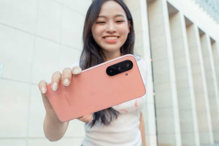 Trên tay và đánh giá Galaxy A26 5G (ảnh 1)