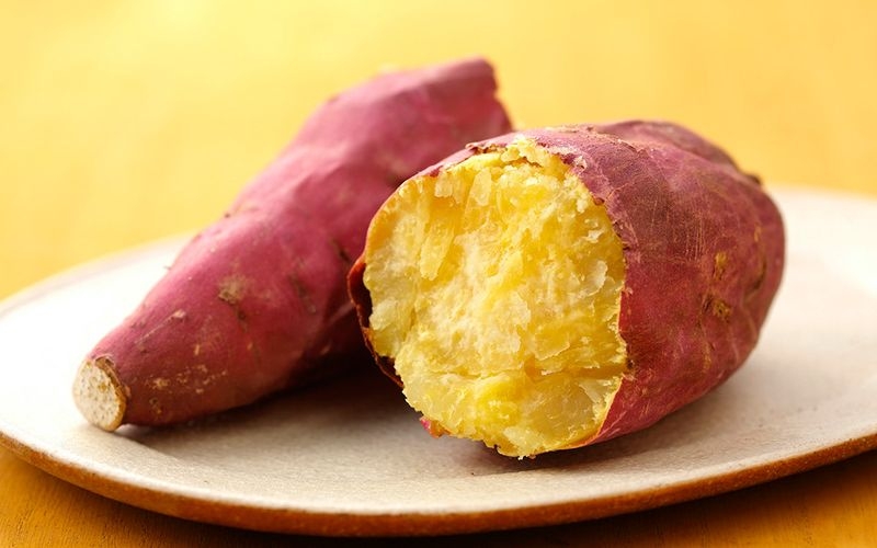 Trời lạnh ăn gì cho ấm - Ăn khoai lang