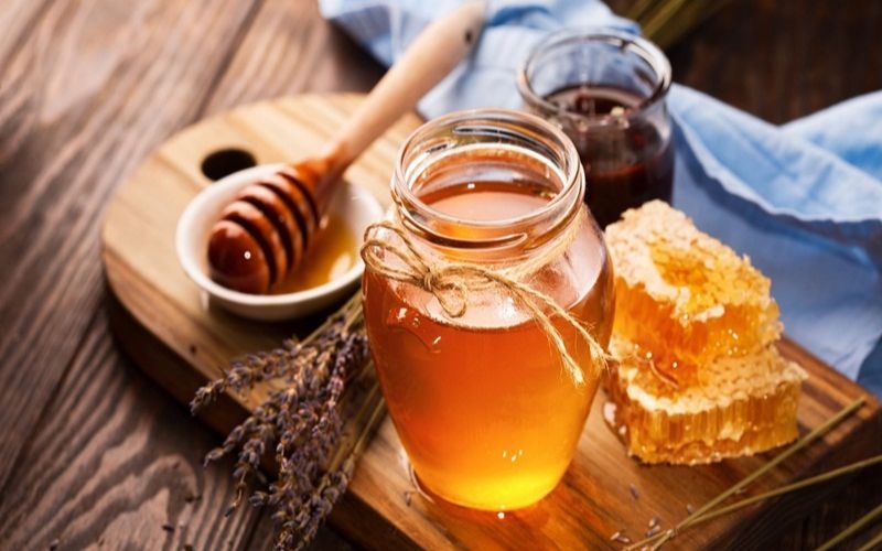 Trời lạnh ăn gì cho ấm - Ăn mật ong