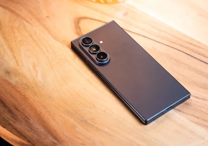 Trọng lượng Samsung Galaxy Z Fold 8 Ultra 8