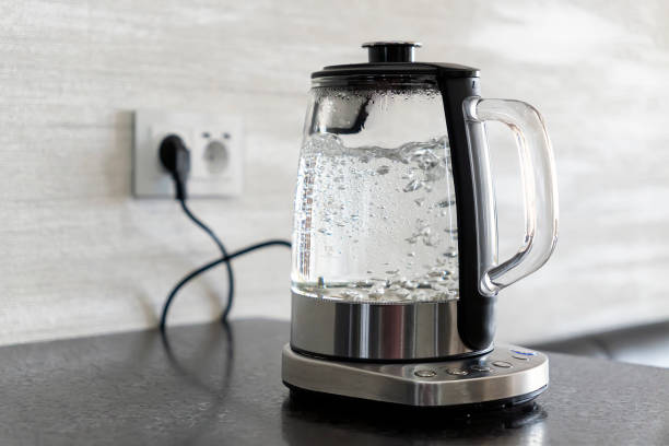 Đun sôi nước bằng ấm siêu tốc