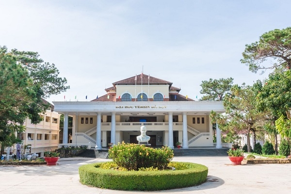 trường đại học ở đà lạt 2