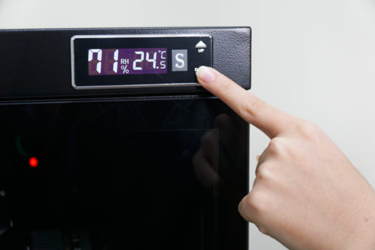 tủ chống ẩm Fujie 3