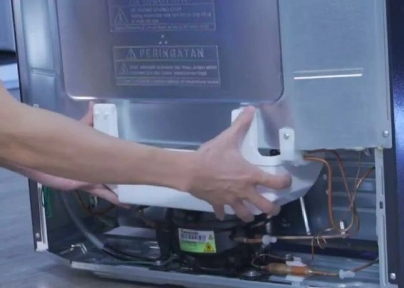 Tình trạng tủ lạnh bị chảy nước ngăn mát (hình 5)