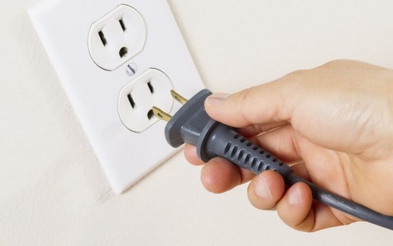 Tủ lạnh LG ngăn đá không đông do nguồn điện chập chờn