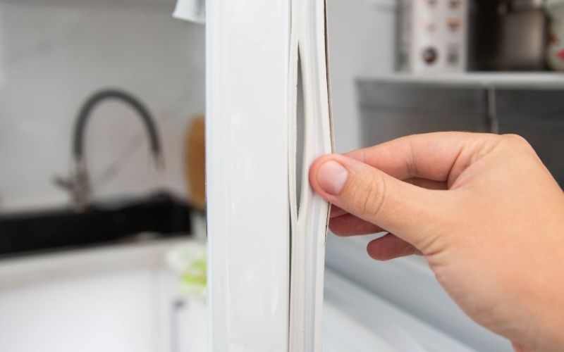 Tủ lạnh LG ngăn đá không đông do gioăng cửa tủ bị hở