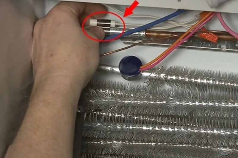 Tủ lạnh Mitsubishi không ngắt điện (hình 3)