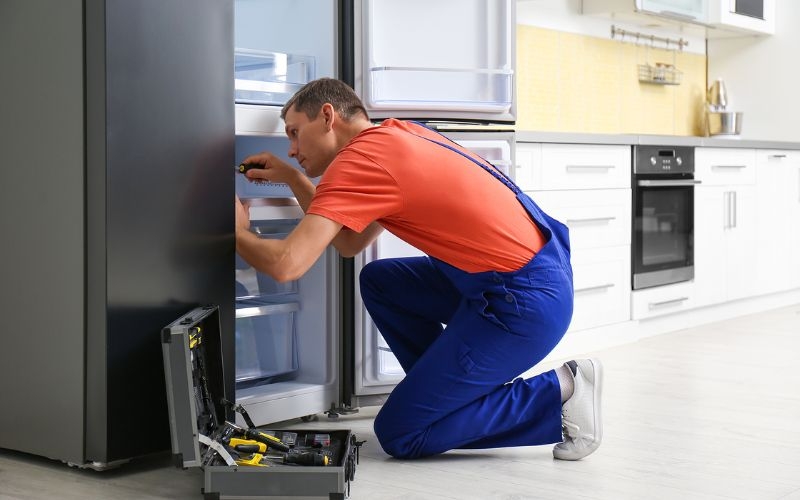 Kiểm tra và sửa chữa linh kiện bên trong