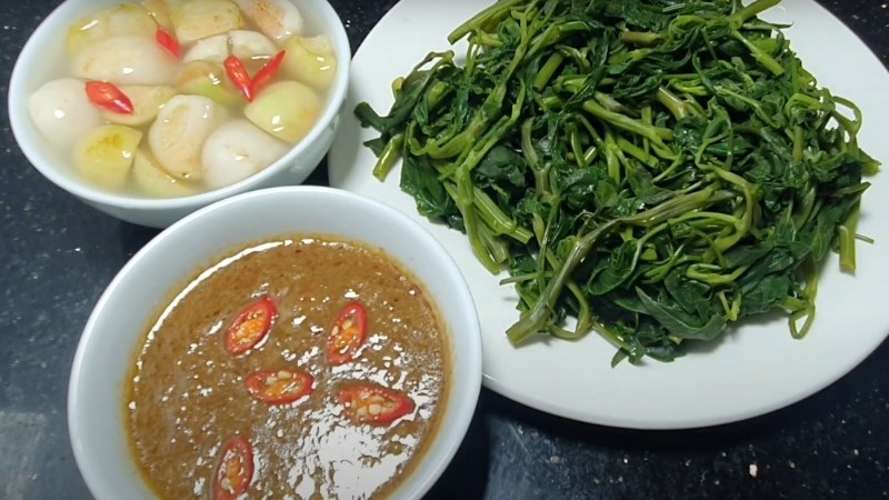 rau muong luoc cham tuong bần