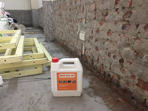 tường bị ẩm mốc 6