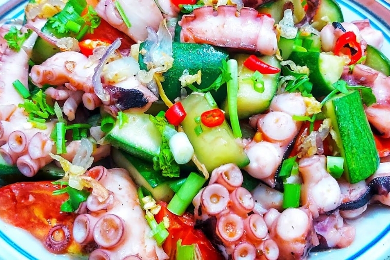 Bước 6: Làm món bạch tuộc xào chua ngọt​