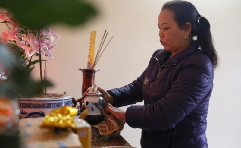 Lau dọn bàn thờ