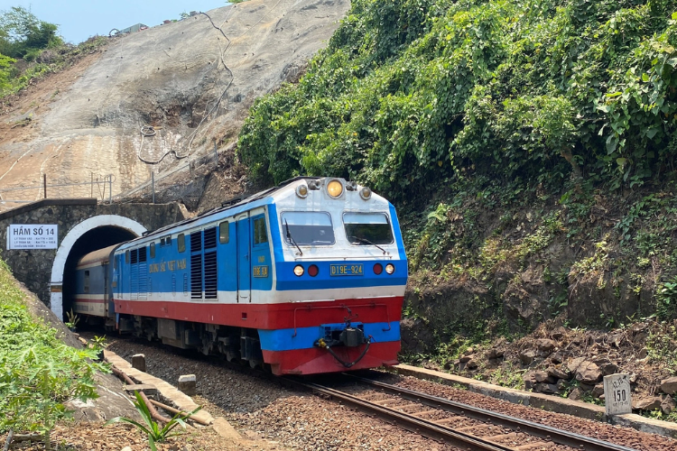Vé tàu Tết Dĩ An Sông Mao