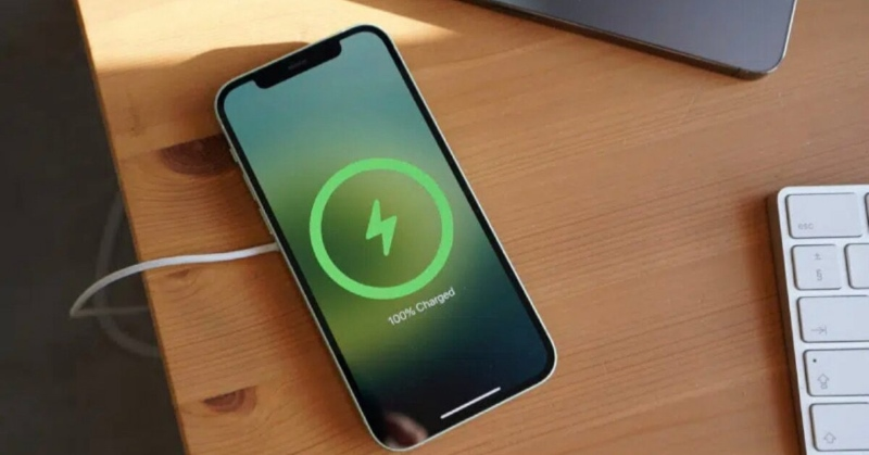 Vì sao iPhone sạc pin chậm hơn Android 1