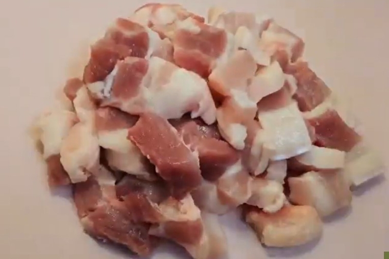 Vì sao thịt rang cháy cạnh lại cho hành (hình 6)