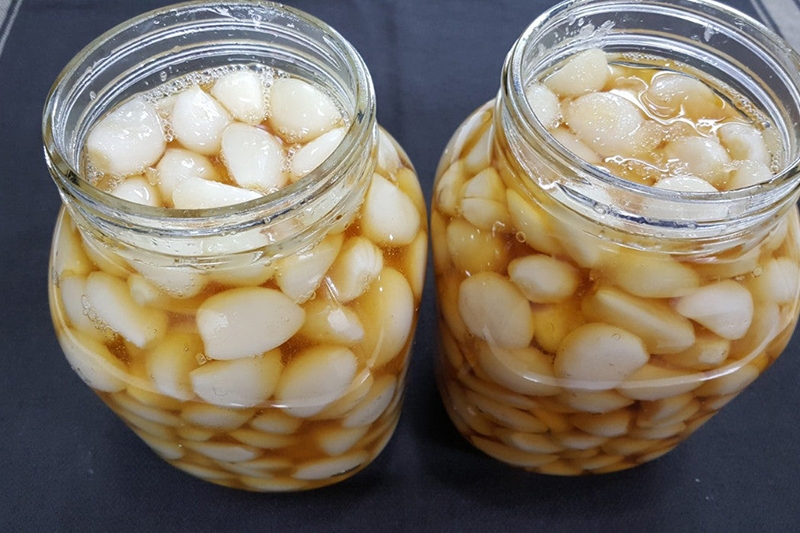 Vì sao tỏi ngâm giấm chuyển màu xanh? (hình 5)
