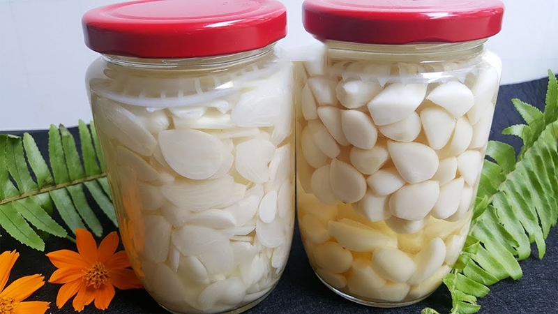 Vì sao tỏi ngâm giấm chuyển màu xanh? (hình 8)