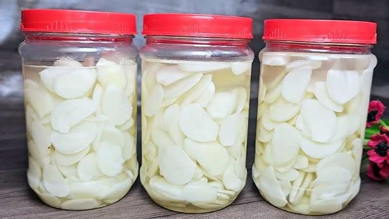 Vì sao tỏi ngâm giấm chuyển màu xanh? (hình 9)