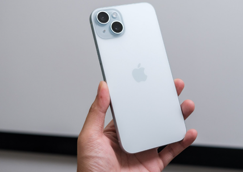 Viền camera iPhone 15 bị xước - hình 7