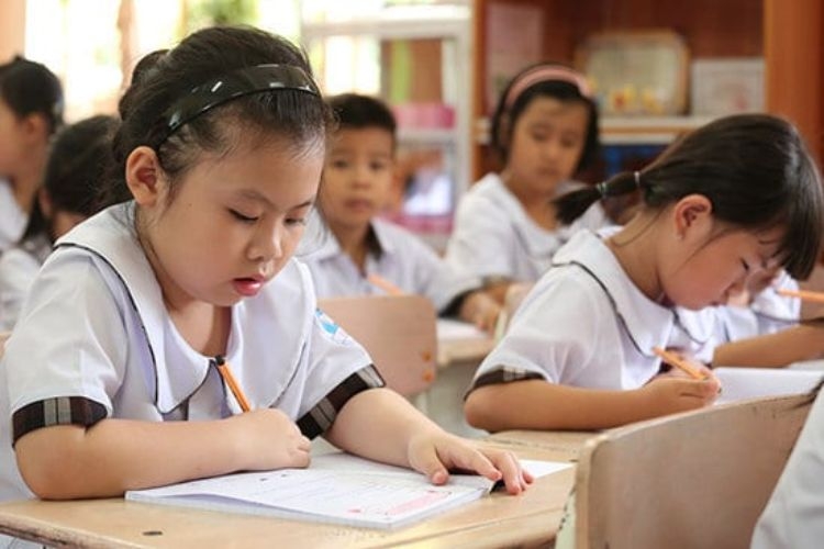 Viết bài văn kể chuyện sáng tạo lớp 5