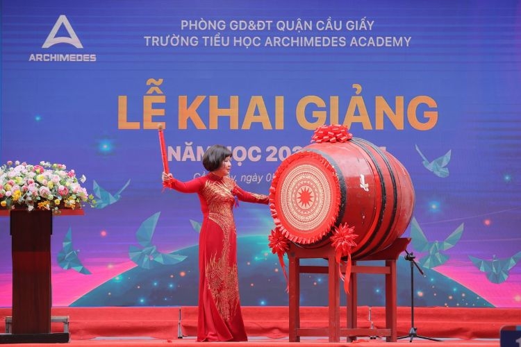 Viết bài văn thuyết minh thuật lại một sự kiện
