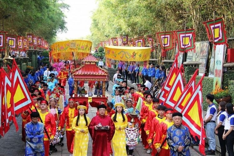 Viết bài văn thuyết minh thuật lại một sự kiện