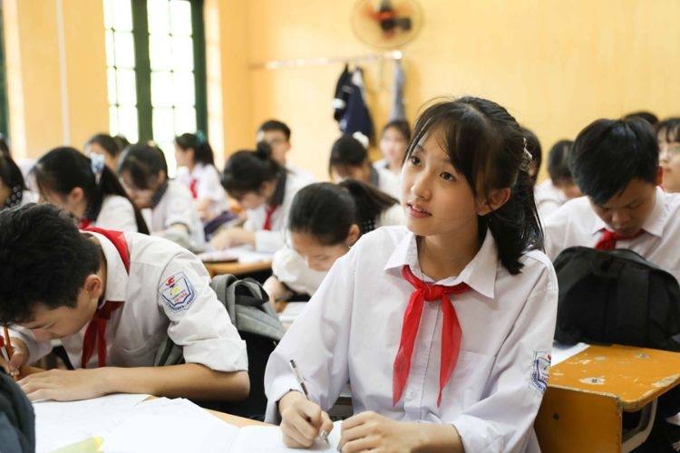 Viết đoạn văn ghi lại cảm nghĩ về một bài thơ tự do