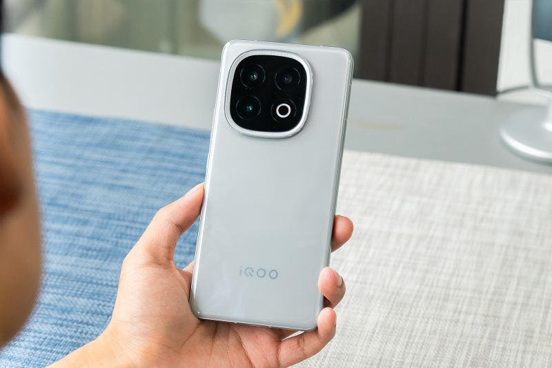 Đánh giá vivo iQOO 13 (hình 1)