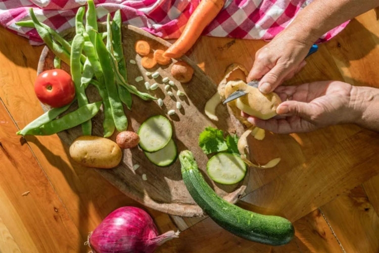 Giải đáp: Vỏ rau củ có thể làm gì? Gợi ý 5 cách tận dụng vỏ rau củ để tránh lãng phí