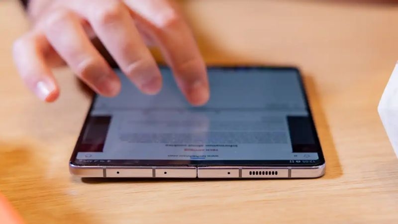 So sánh Z Fold 8 Ultra và Z Fold 5 về màn hình