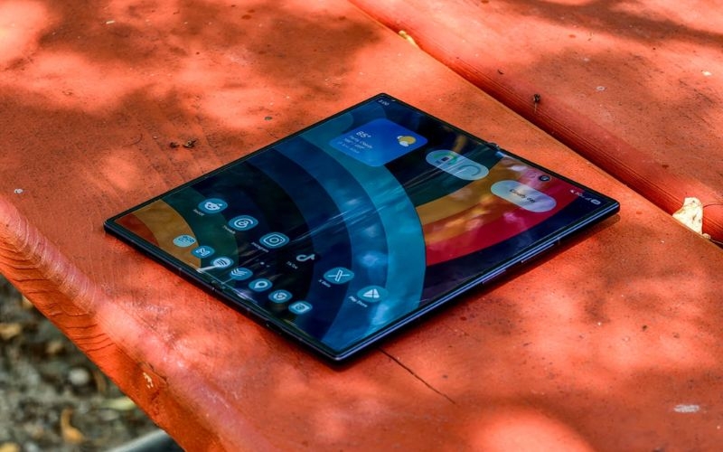 So sánh Z Fold 8 Ultra và Z Fold 5 về màn hình