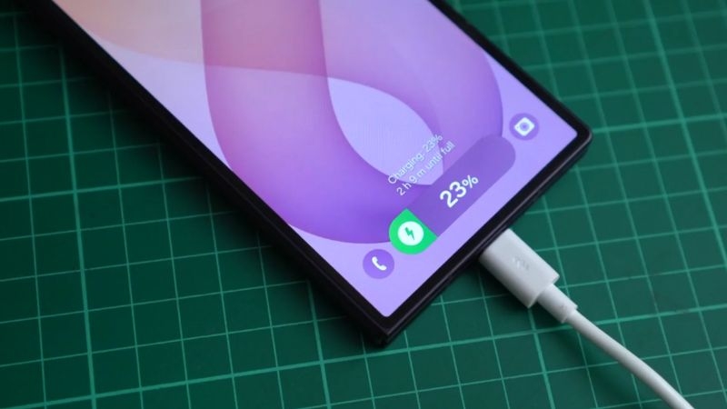 So sánh Z Fold 8 Ultra và Z Fold 5 về pin, sạc