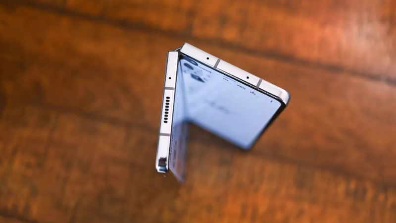 So sánh Z Fold 8 Ultra và Z Fold 5 về thiết kế