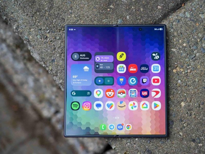 So sánh Z Fold 8 Ultra và Z Fold 5 về màn hình